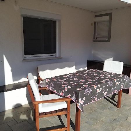 Guest House Zohil Rovigno Esterno foto