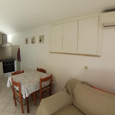 Guest House Zohil Rovigno Esterno foto