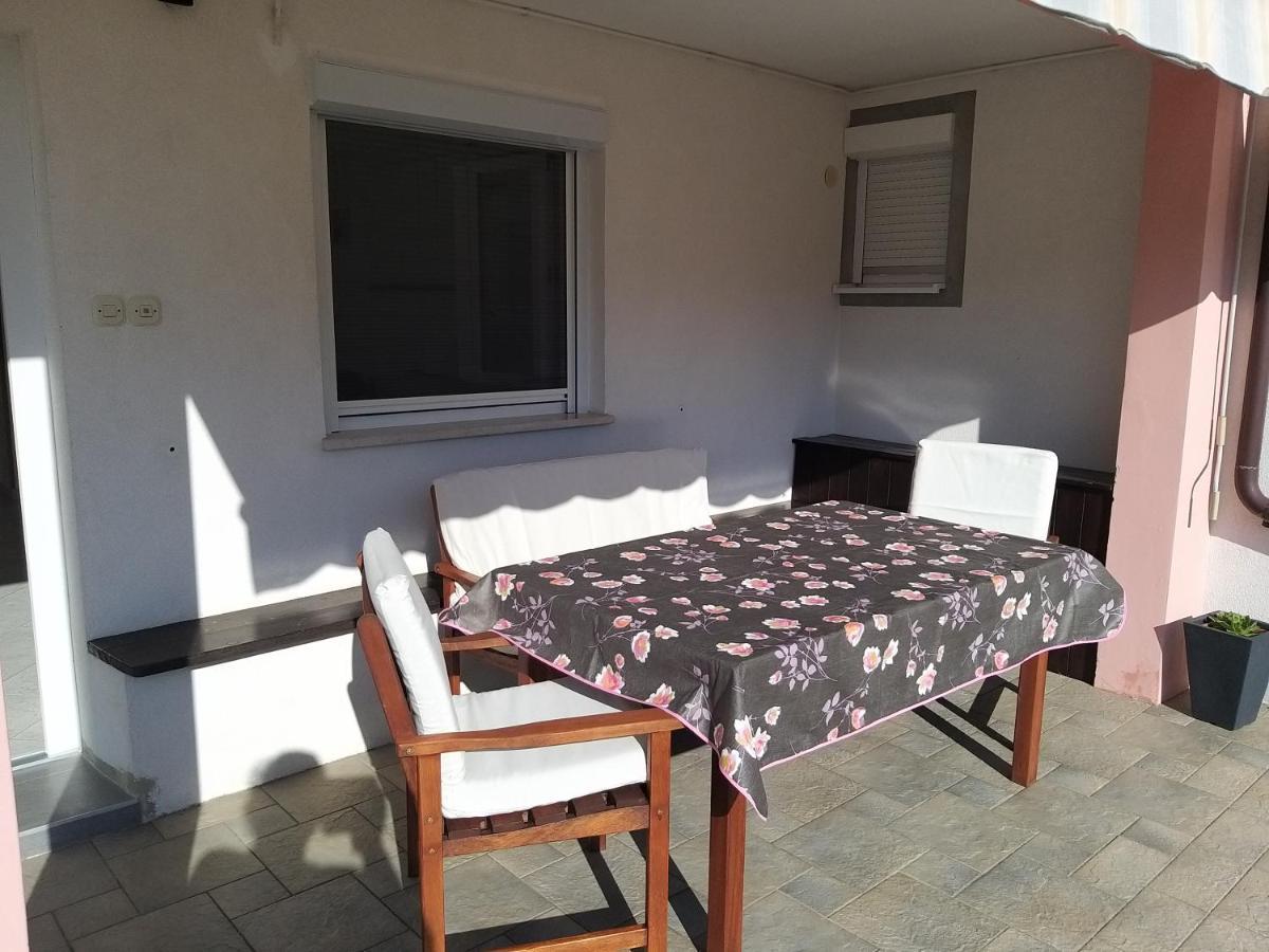 Guest House Zohil Rovigno Esterno foto