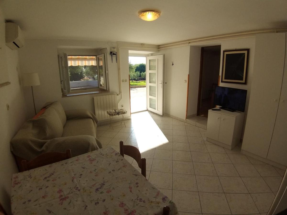 Guest House Zohil Rovigno Esterno foto