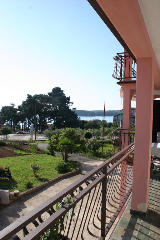 Guest House Zohil Rovigno Esterno foto