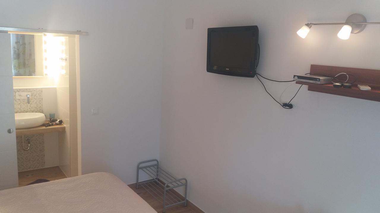 Guest House Zohil Rovigno Esterno foto